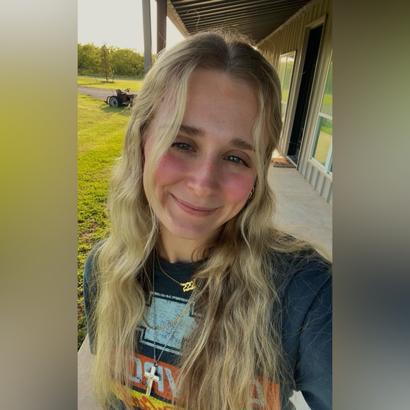 Meet your Posher, Chloe - Picture 2 of 2